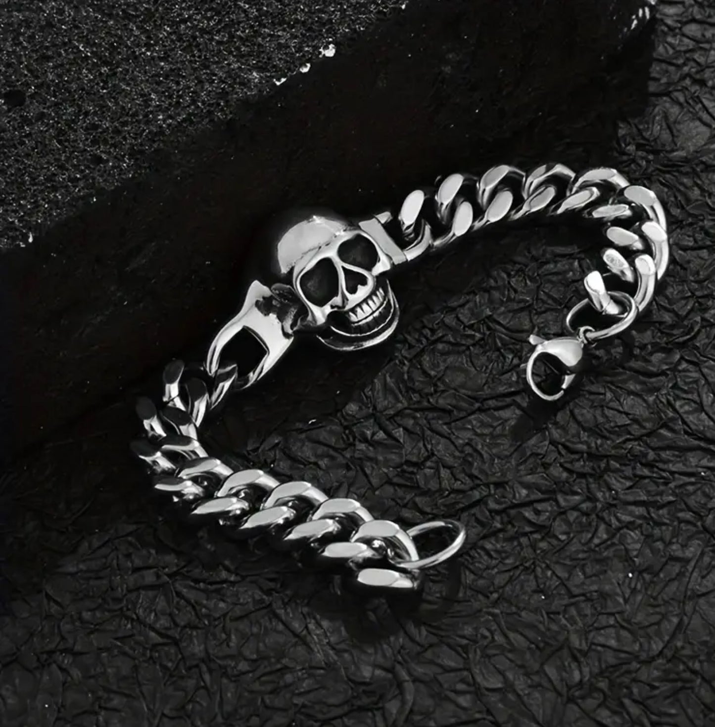 Domineering Titanium Steel Skull Head Decor Bracelet